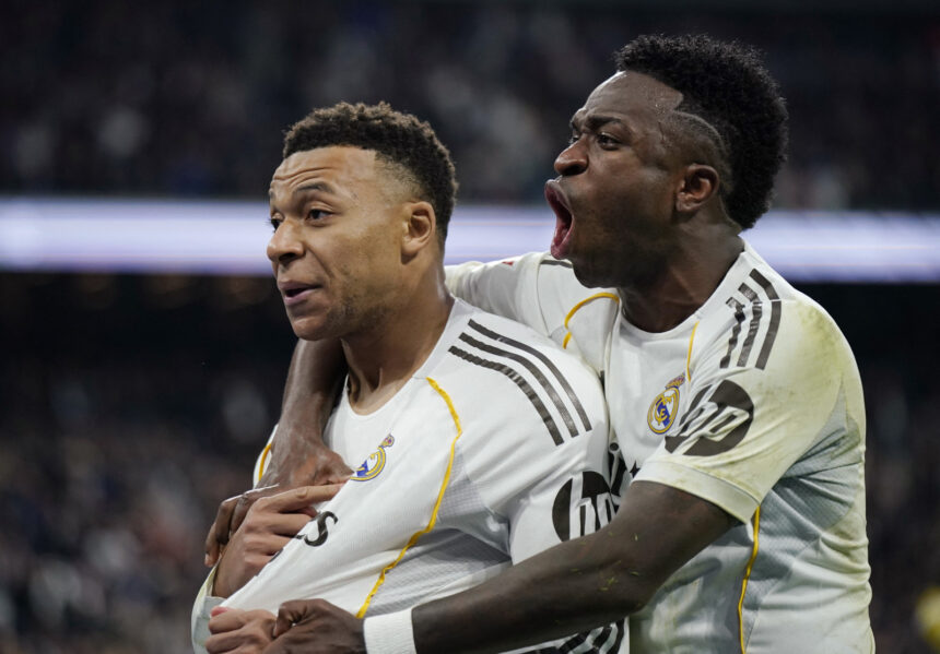 Mbappé supera Vini Jr. e pressiona posição no ataque do Real