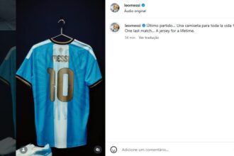 Messi apresenta camisa especial para despedida da seleção contra o Benin