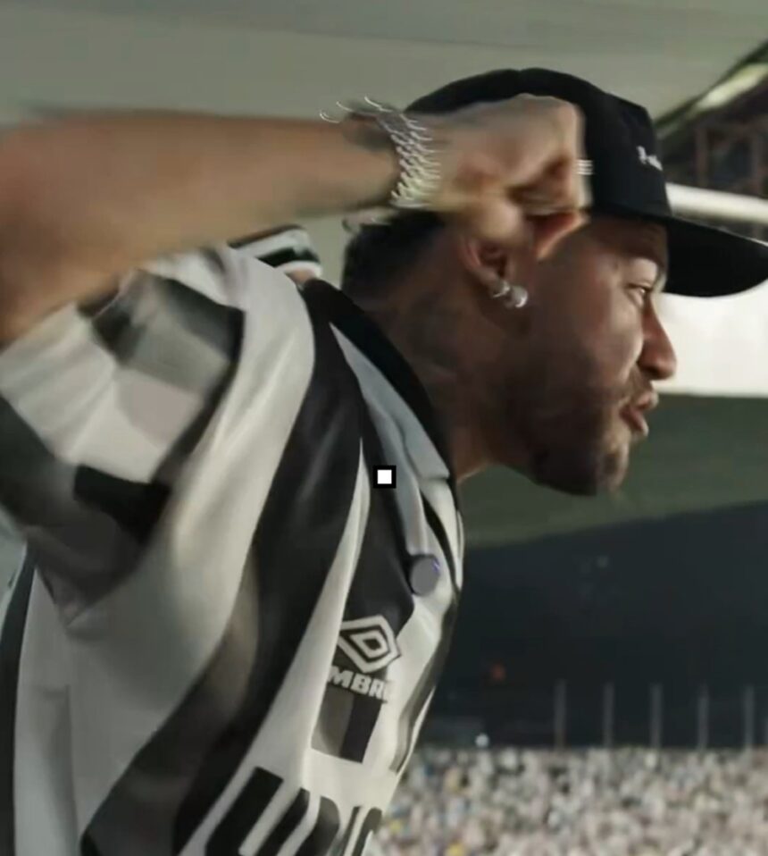 Neymar vibra no camarote e festeja triunfo do Santos sobre Cruzeiro