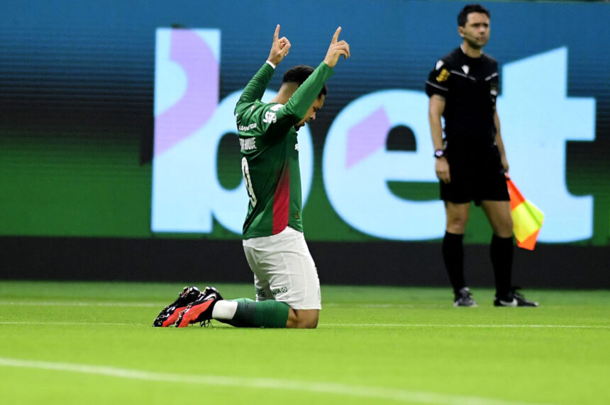 Palmeiras vence São Paulo por 2 a 0 e reassume liderança do Brasileirão