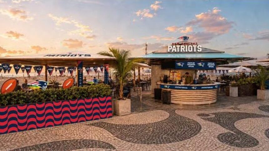 Patriots inauguram quiosque temático na Praia de Copacabana em 9/9