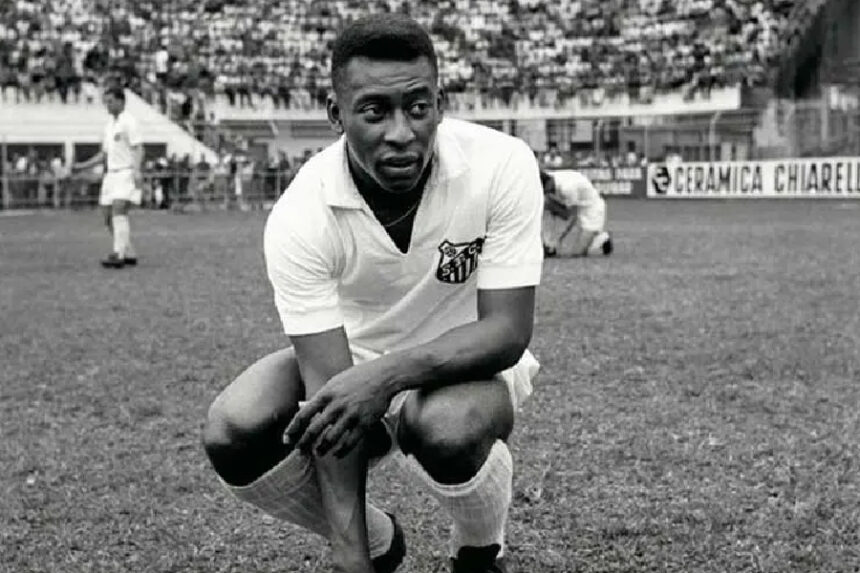 Pelé inicia trajetória no Santos aos 15 e brilha na Vila