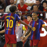 Raphinha brilha com hat-trick e iguala início histórico do Barça