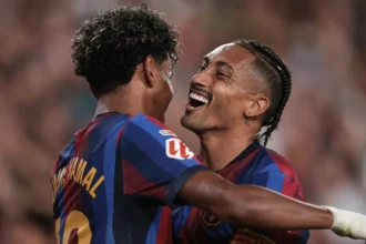 Raphinha brilha com hat-trick e Yamal comanda vitória do Barça