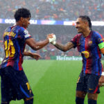 Raphinha motiva Lamine Yamal após goleada do Barcelona na Champions