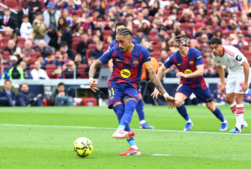 Raphinha segue impecável: 13/13 em pênaltis pelo Barça