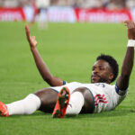 Real Madrid vence Rayo 4 a 1; Mourinho elogia preparo físico de Vinícius