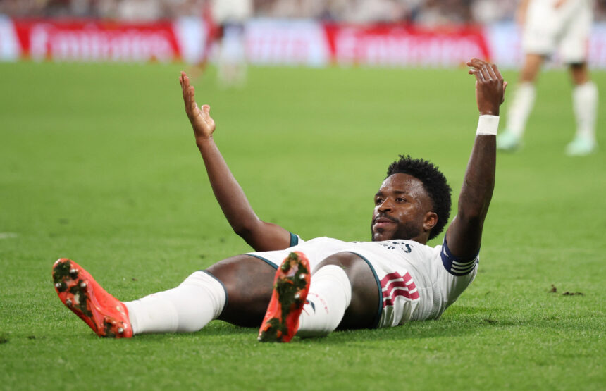 Real Madrid vence Rayo 4 a 1; Mourinho elogia preparo físico de Vinícius