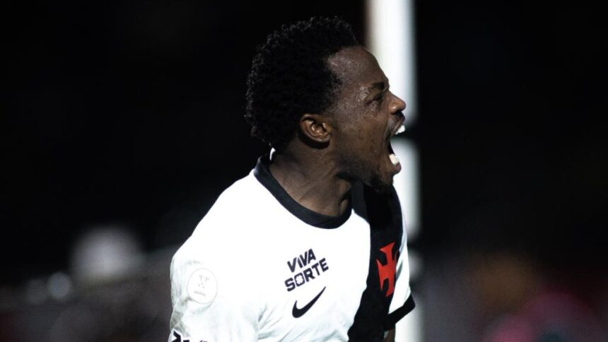 Vasco elimina o Vitória no Barradão com triunfo por 2 a 0
