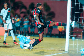 Vasco elimina Vitória no Barradão e deixa o Rubro-Negro fora da Copa