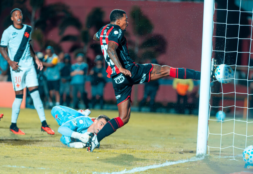 Vasco elimina Vitória no Barradão e deixa o Rubro-Negro fora da Copa