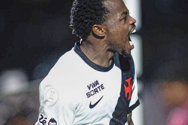 Vasco vence Vitória e encara Palmeiras nas semifinais da Copa do Brasil