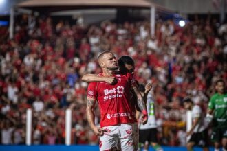 Vila Nova assume liderança recorde da Série B após vitória sobre Londrina