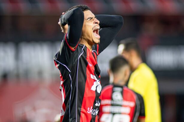 Vitória afunda no returno: só 3 pontos em seis jogos e pressão aumenta