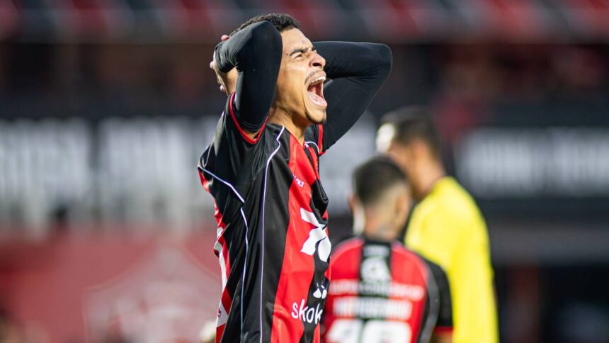 Vitória afunda no returno: só 3 pontos em seis jogos e pressão aumenta