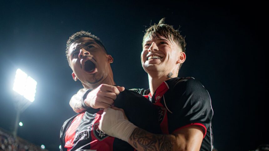 Vitória supera Grêmio no Barradão e sobe ao 11º lugar