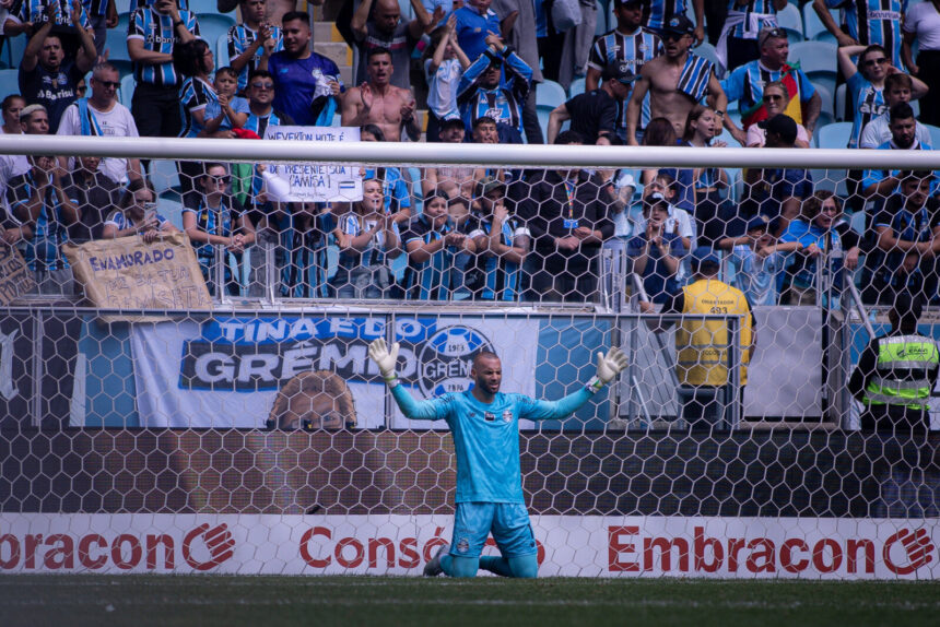 Weverton brilha: 12 defesas e lidera Brasileirão com 5,9 gols evitados