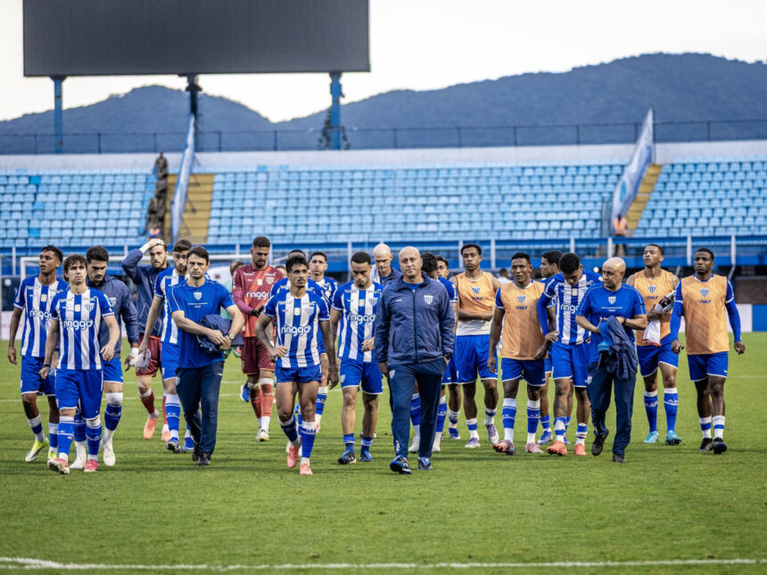 Avaí precisa de três vitórias e tropeços para escapar