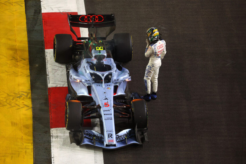 Bortoleto abandona GP de Singapura por falha no câmbio; Hülkenberg pontua