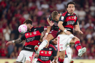 Carrascal decide e Flamengo bate Fluminense por 1 a 0 no Maracanã