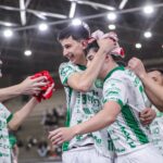Chapecoense surpreende, vence Criciúma por 2 a 1 e leva vantagem às quartas