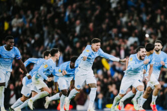City supera Brighton nos pênaltis e vai às quartas