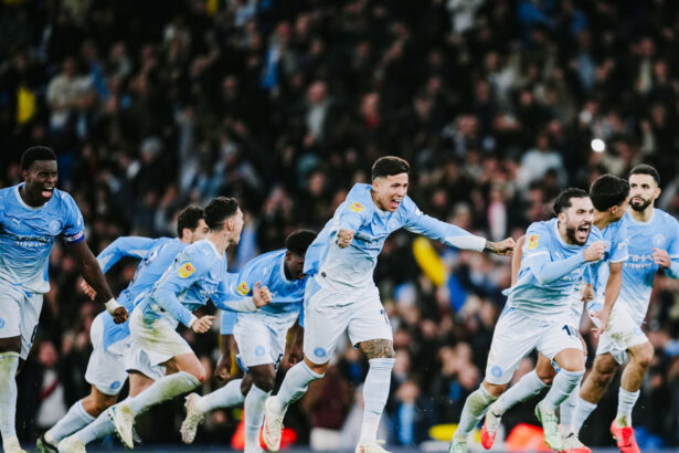 City supera Brighton nos pênaltis e vai às quartas