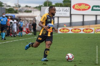 Confiança anuncia atacante sergipano Cléo Silva para temporada 2027