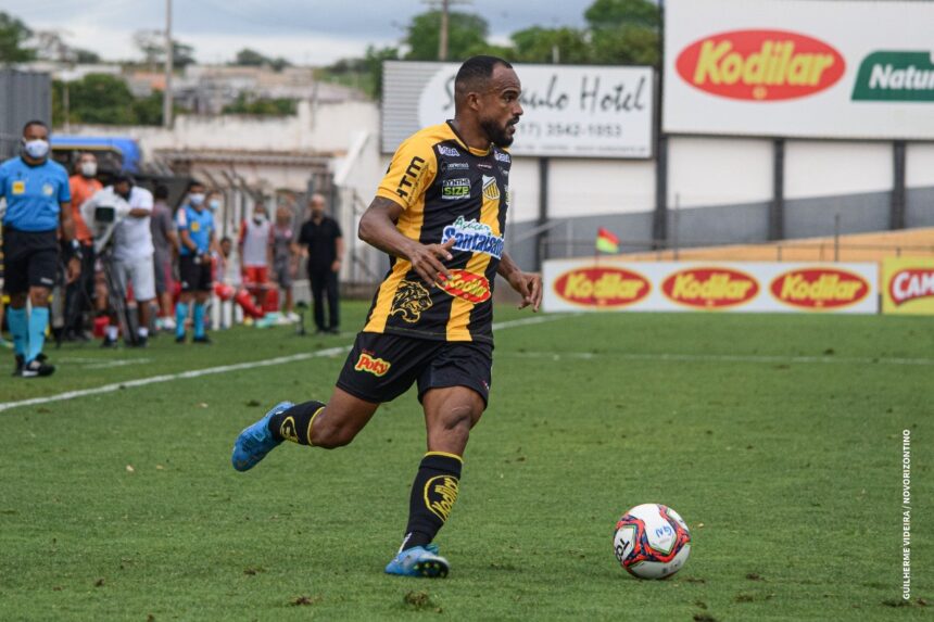 Confiança anuncia atacante sergipano Cléo Silva para temporada 2027