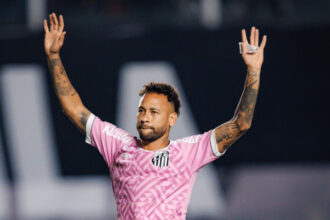 Confusão com Nestor leva expulsão de Neymar por aplicação da Lei Vini Jr.