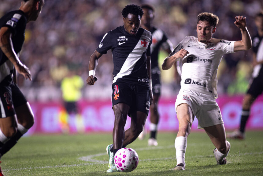 Dor no pé coloca Andrés Gómez em dúvida para Vasco x Flamengo