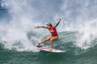Duas catarinenses na seleção brasileira que inicia a corrida olímpica do surfe em Punta Rocas