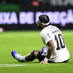 Edema na coxa afasta Memphis e desfalca Corinthians contra o Vasco