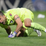 Fábio brilha no Fluminense e provoca debate por ausência na seleção