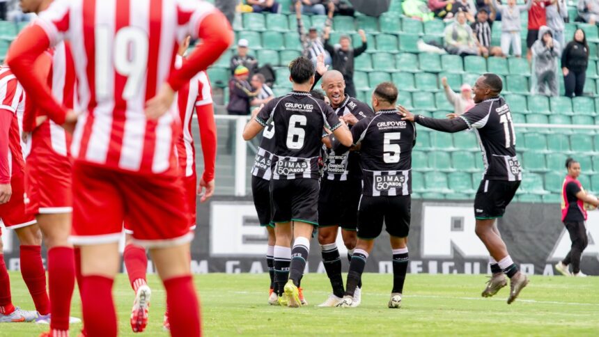 Figueirense vence Hercílio Luz por 1 a 0 e assume liderança da Copa SC