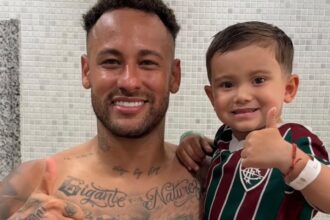 Filhos de jogadores do Fluminense cercam Neymar; Mateus ganha camisa autografada