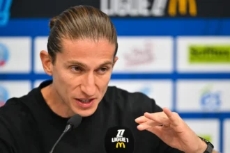 Filipe Luís lembra Ronaldinho e exige foco para manter Monaco no topo