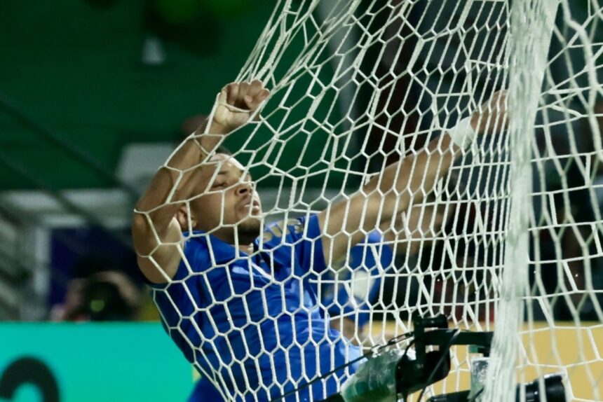 Fluminense e Palmeiras decidem vaga na final da Libertadores; Maracanã lota