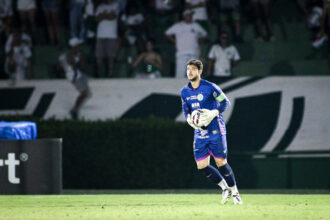 Guarani libera técnico Louzer e mantém longa lista de jogadores emprestados