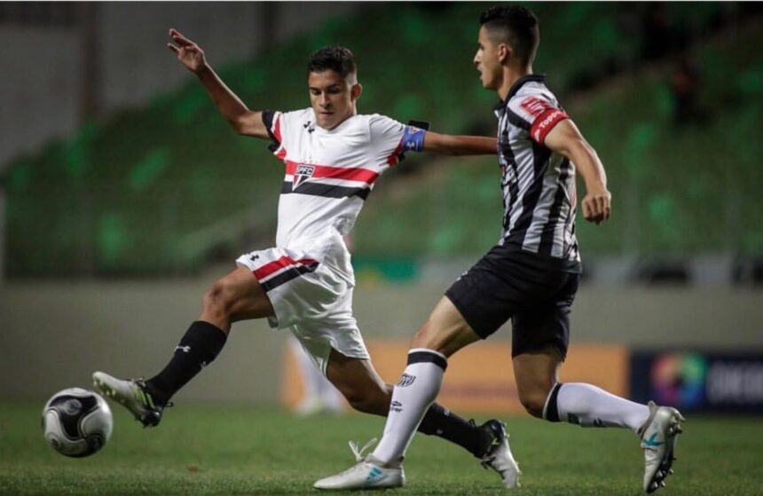 Hélio Jr. conta trajetória: de Primavera (RO) à Seleção e clubes europeus
