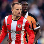 Hull bate de pênalti, Brentford reage e empata em 1 a 1