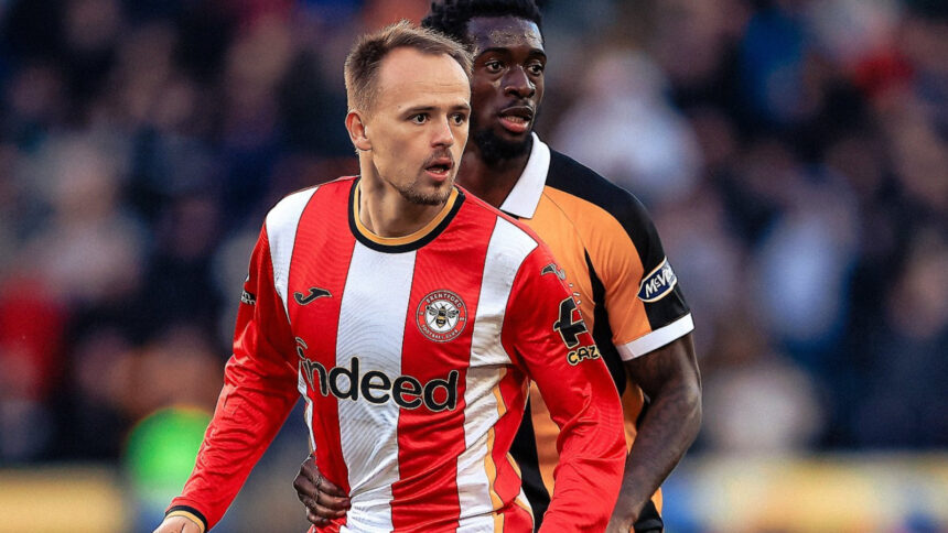 Hull bate de pênalti, Brentford reage e empata em 1 a 1