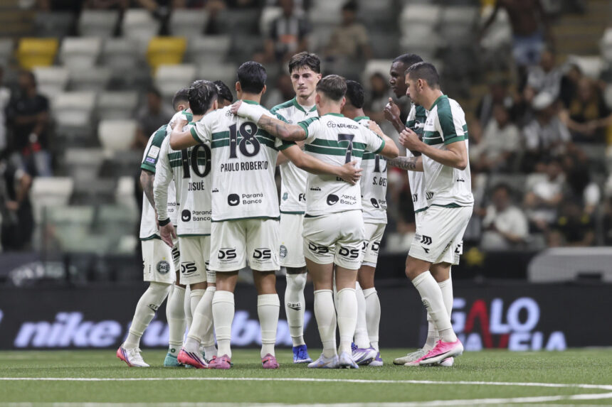 Igor Gomes decide e Coritiba perde por 1 a 0; defesa em alerta