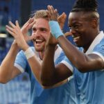 Lazio domina e supera Parma por 2 a 1 e mantém liderança