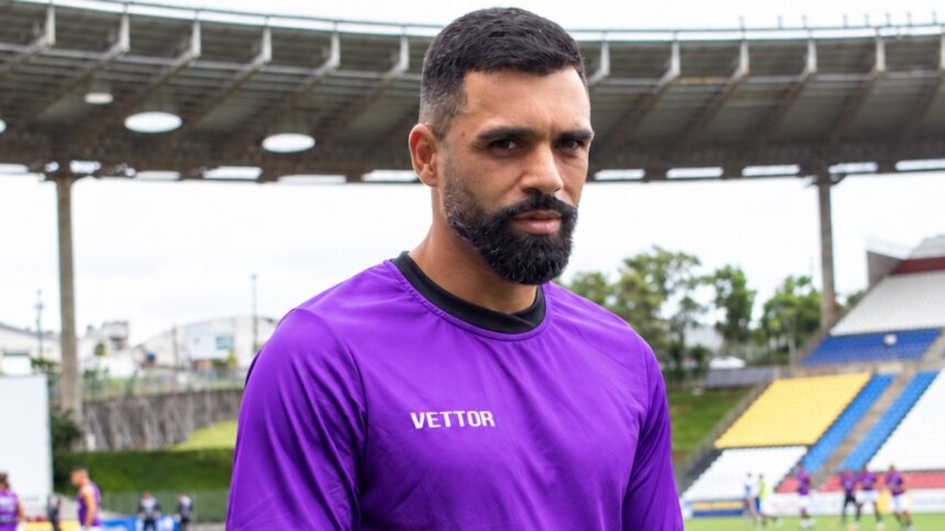 Leomir exige reapresentação antecipada do Vitória-ES para focar Copa do Brasil