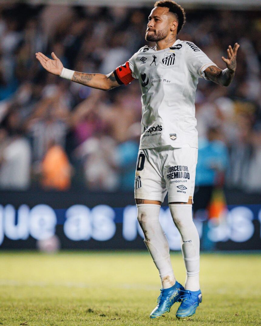Neymar de braços abertos na comemoração (Divulgação/Santos FC)