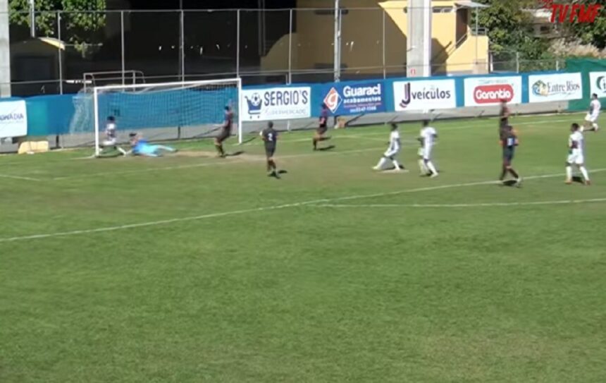 Novo Esporte surpreende e derruba Nacional de Muriaé
