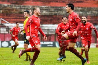 Paraná assume liderança; quatro clubes avançam na Copa Paraná