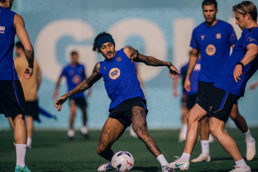 Raphinha retoma treinos no Barcelona e pode enfrentar o Betis