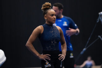 Rebeca Andrade lidera Brasil em busca de pódio no Mundial de Roterdã